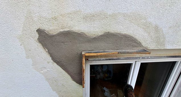 Reprise d'enduit autour d'une baie