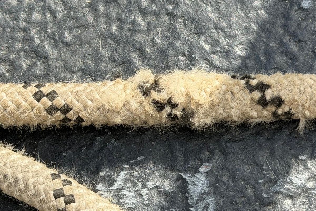 Gaine de corde endommagée, corde réformée
